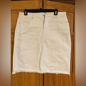 White denim skirt 👓☀️